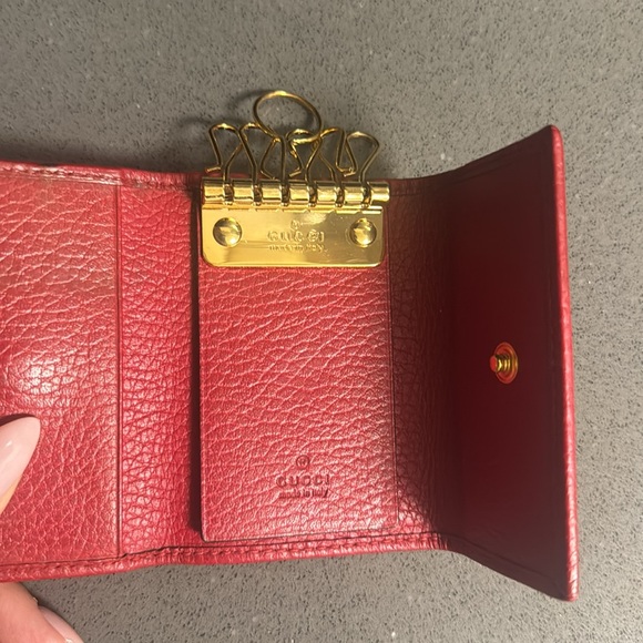 Red Gucci keychain holder- used - Picture 10 of 10